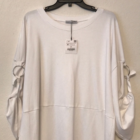 Dress with ribbons and rings - Picture 4 of 4